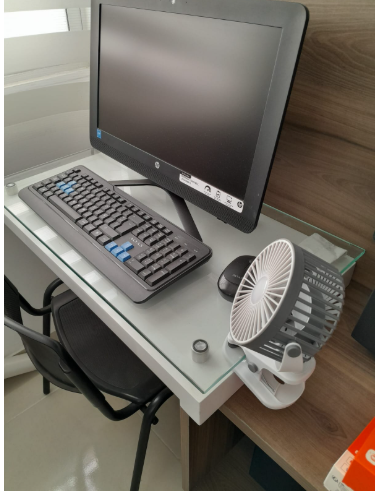 🌬️ Ventilador Portátil Recargable con Clip y Luz LED