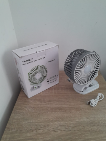 🌬️ Ventilador Portátil Recargable con Clip y Luz LED